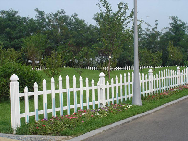 草坪护栏围栏栅栏pvc
