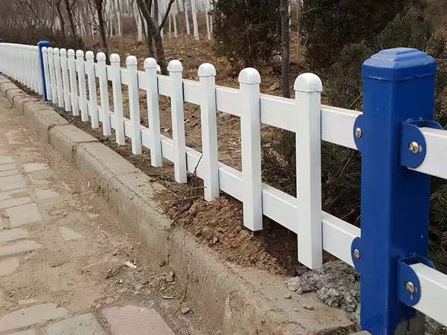 水泥草坪护栏定制安装