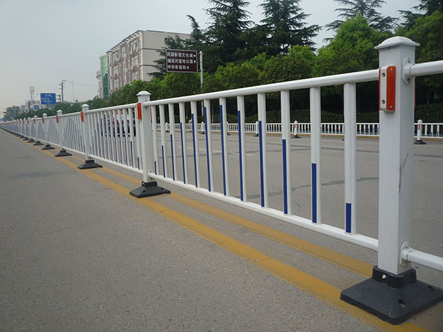 贵阳城市道路隔离护栏