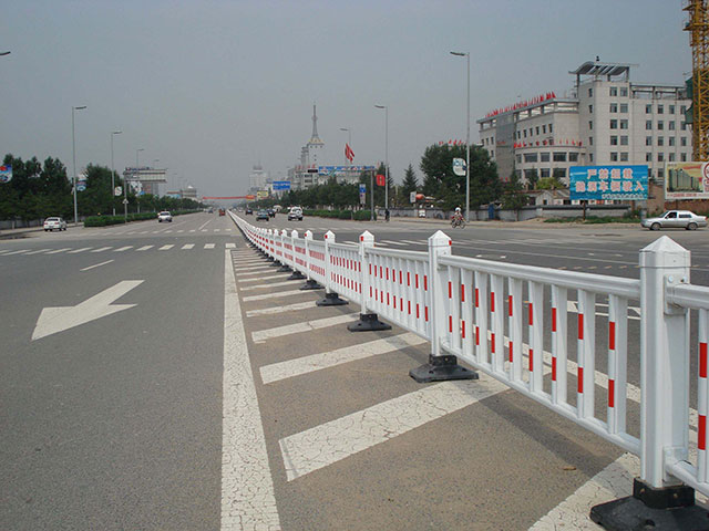 城市道路中央护栏