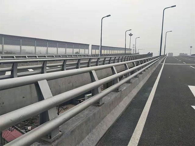 辽宁高速公路护栏厂
