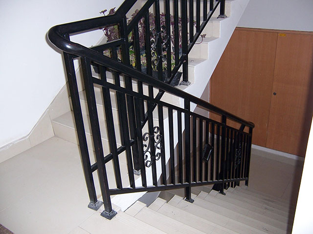 定制铝艺护栏楼梯