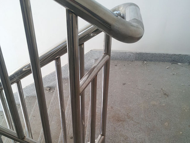 实木楼梯护栏安装方法