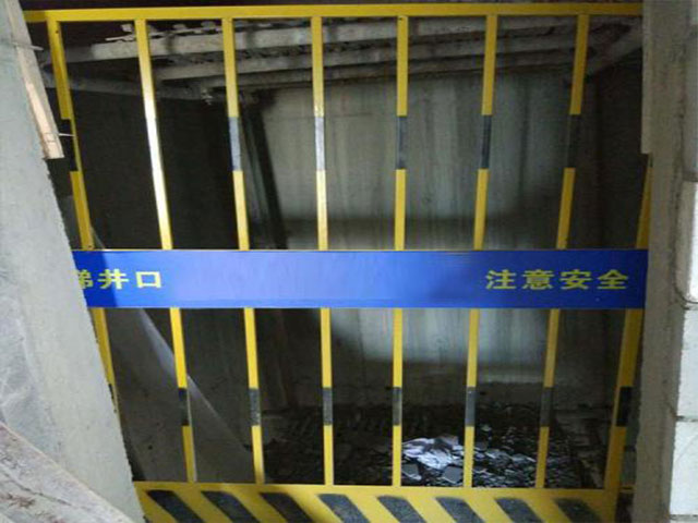 施工电梯井口防护门多少钱一平米